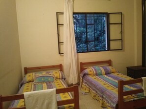 2 chambres, bureau, accès Internet, draps fournis