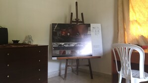 Unclassified image, 4 of 15, button