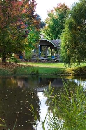 Property grounds - Beautiful romantic chalet | privtspa | near Bright (Mount Beauty)
