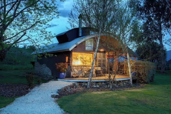 Exterior - Beautiful romantic chalet | privtspa | near Bright (Mount Beauty)