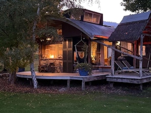 Terrace/patio - Beautiful romantic chalet | privtspa | near Bright (Mount Beauty)