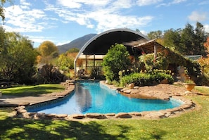 Pool - Beautiful romantic chalet | privtspa | near Bright (Mount Beauty)