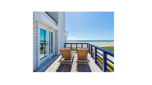 Ocean Front Beach House. Come and Enjoy The Sand, Sea, and Sun