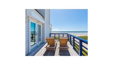Ocean Front Beach House. Come and Enjoy The Sand, Sea, and Sun