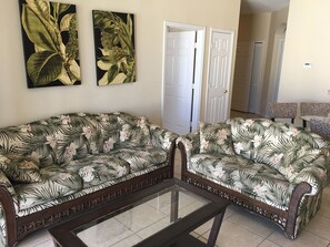 Smart-TV, DVD-Player, Tischtennisplatte