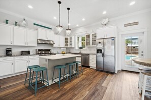 Frigorífic, microones, forn i placa de cuina 