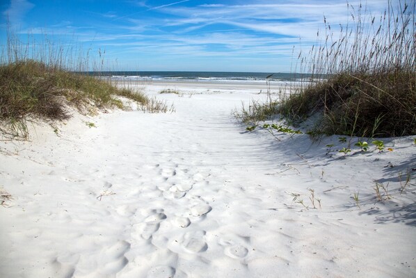 On the beach - CRC 3301 - The Beach is Calling! Beautiful Condo (St Augustine)