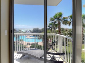 Balcony - Gulf Front**Free Beach Service & Wi-Fi**  (Miramar Beach)