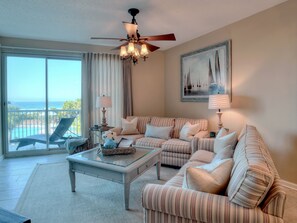 Smart TV - Gulf Front**Free Beach Service & Wi-Fi** (Miramar Beach)