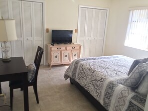 2 室のベッドルーム、アイロン / アイロン台、WiFi (無料)、ベッドシーツ