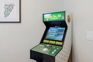 Games room - Private Hot Tub & Arcade - 4BR on the 18th Hole (St. George)