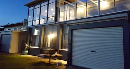 Oceanviews, Fire pit, Pets welcome, 500m walk to Goolwa Surf Beach!