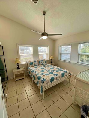 2 habitaciones, tabla de planchar con plancha, wifi y ropa de cama