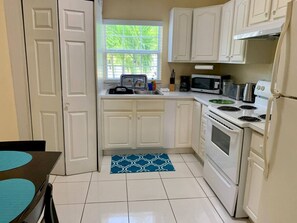 Fridge, microwave, oven, stovetop - S2 BP | Steps to Beach (West Bay)