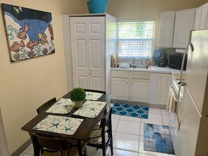 Fridge, microwave, oven, stovetop - S2 BP | Steps to Beach (West Bay)