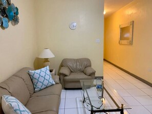 Smart TV - S2 BP | Steps to Beach (West Bay)