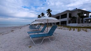 Sun-loungers, beach towels - Bonita Bay - Gated Community with Parks and Paths. Private Beach Park is Open! (Bonita Springs)