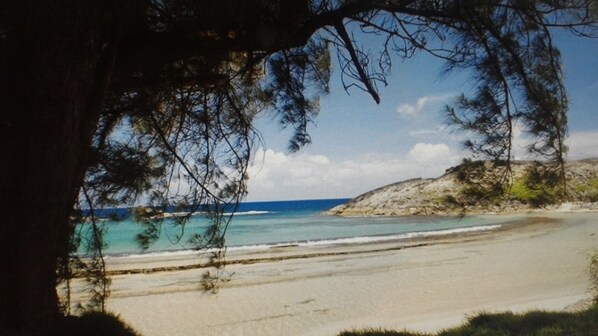 Beach nearby, sun loungers, beach towels