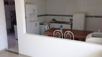 Casa, para não fumantes | Cozinha privada | Geladeira, fogão, cooktop, talheres/pratos/utensílios de cozinha