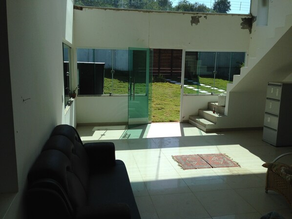 独立别墅, 无烟房 | 起居区 | 平板电视