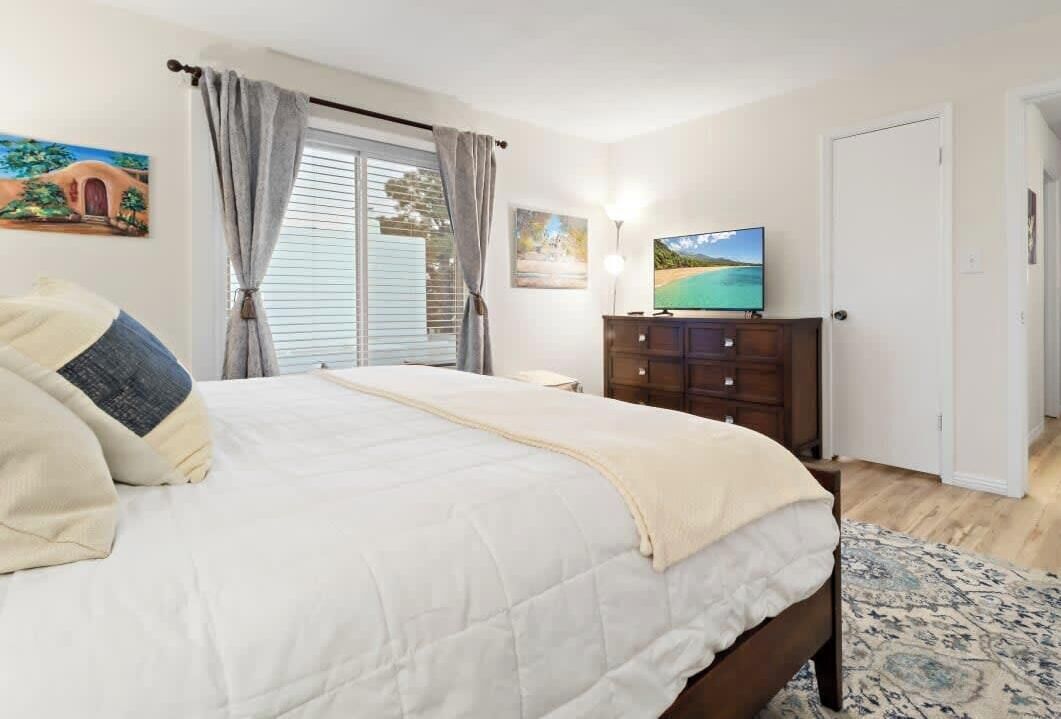 3 Schlafzimmer, Schreibtisch, Bügeleisen/Bügelbrett, Reisekinderbett