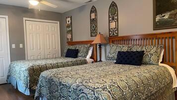 2 bedrooms, iron/ironing board, travel cot, free WiFi