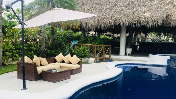Outdoor pool - Beautiful Beach House LK003 (Puerto San Jose)