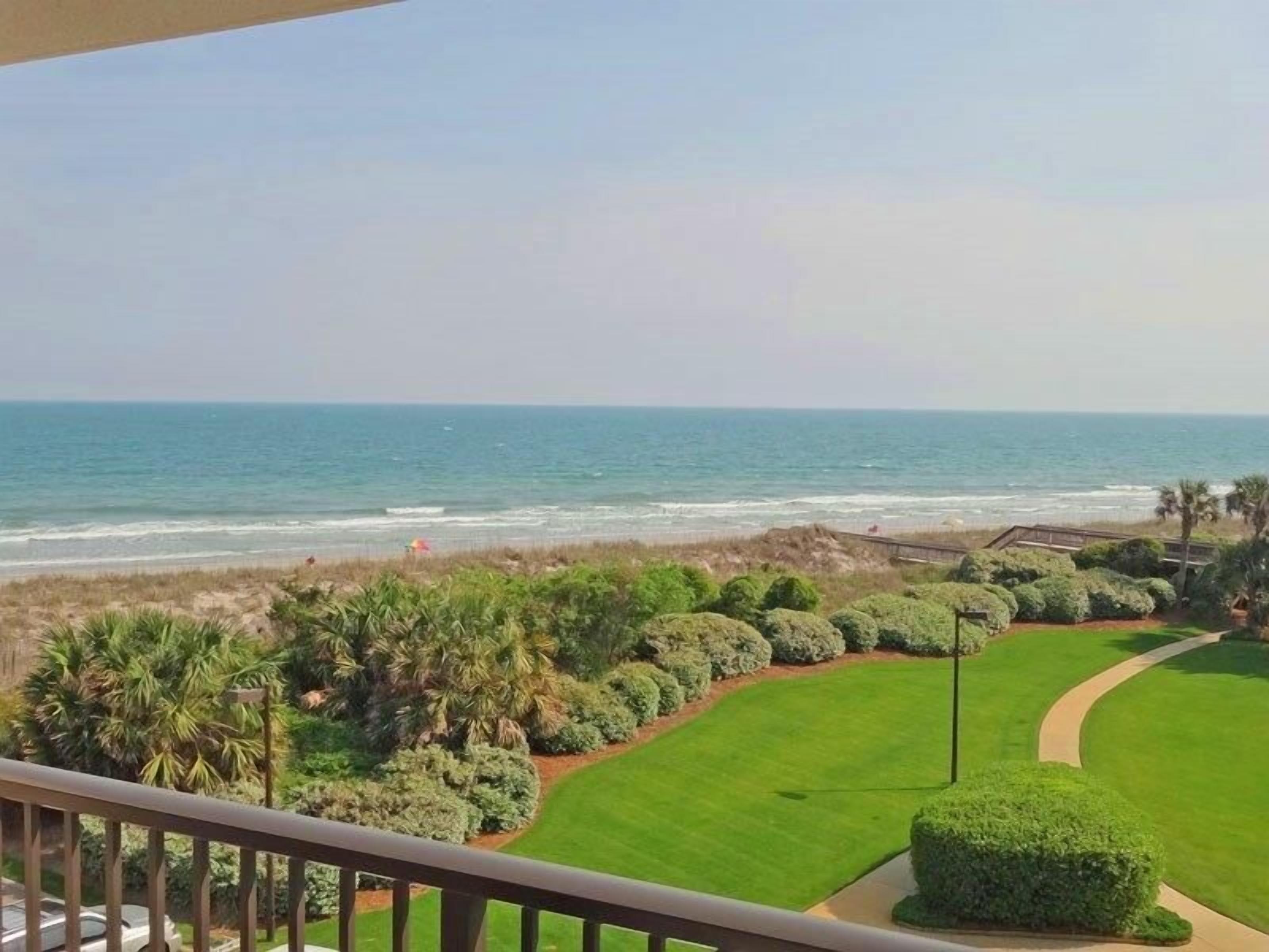 Beautiful Shipyard Village A38, Oceanfront with Shaded Balcony