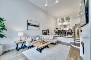 Smart TV, fireplace, Netflix, streaming services