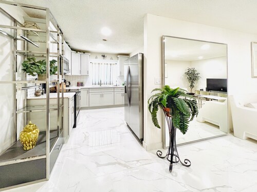 3BR,APARTMENT,Las Vegas,Strip,LVCC,convention,Sphere,EDC,freePark,WIFI