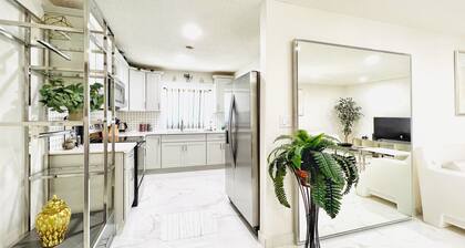 3BR,APARTMENT,Las Vegas,Strip,LVCC,convention,Sphere,EDC,freePark,WIFI