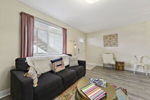 Flat-screen TV, books - 2 Pools! Have The Best Vacation! A Stylish Beach Retreat (Biloxi)