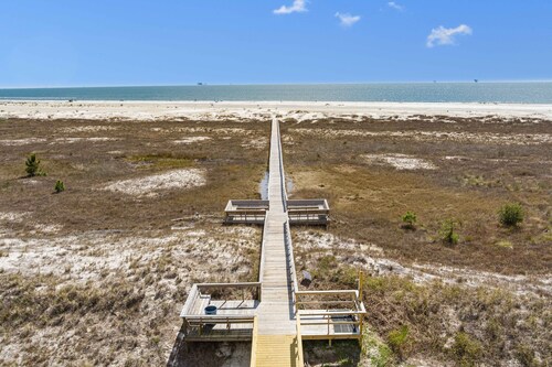 Inn at Dauphin Island 312 Beautiful Unit with Expansive Views!! Sleeps 8!