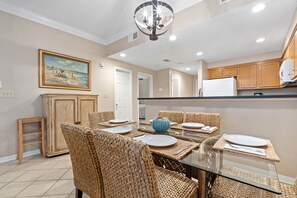 Dining - Inn at Dauphin Island 312 Beautiful Unit with Expansive Views!! Sleeps 8! (Dauphin Island)