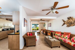 Smart TV, books - Spacious Oceanfront Villa, private beach and water access, accommodates 12 (Hato)