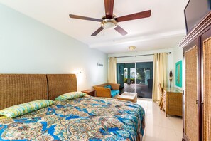 6 bedrooms, in-room safe, iron/ironing board, WiFi - Spacious Oceanfront Villa, private beach and water access, accommodates 12 (Hato)