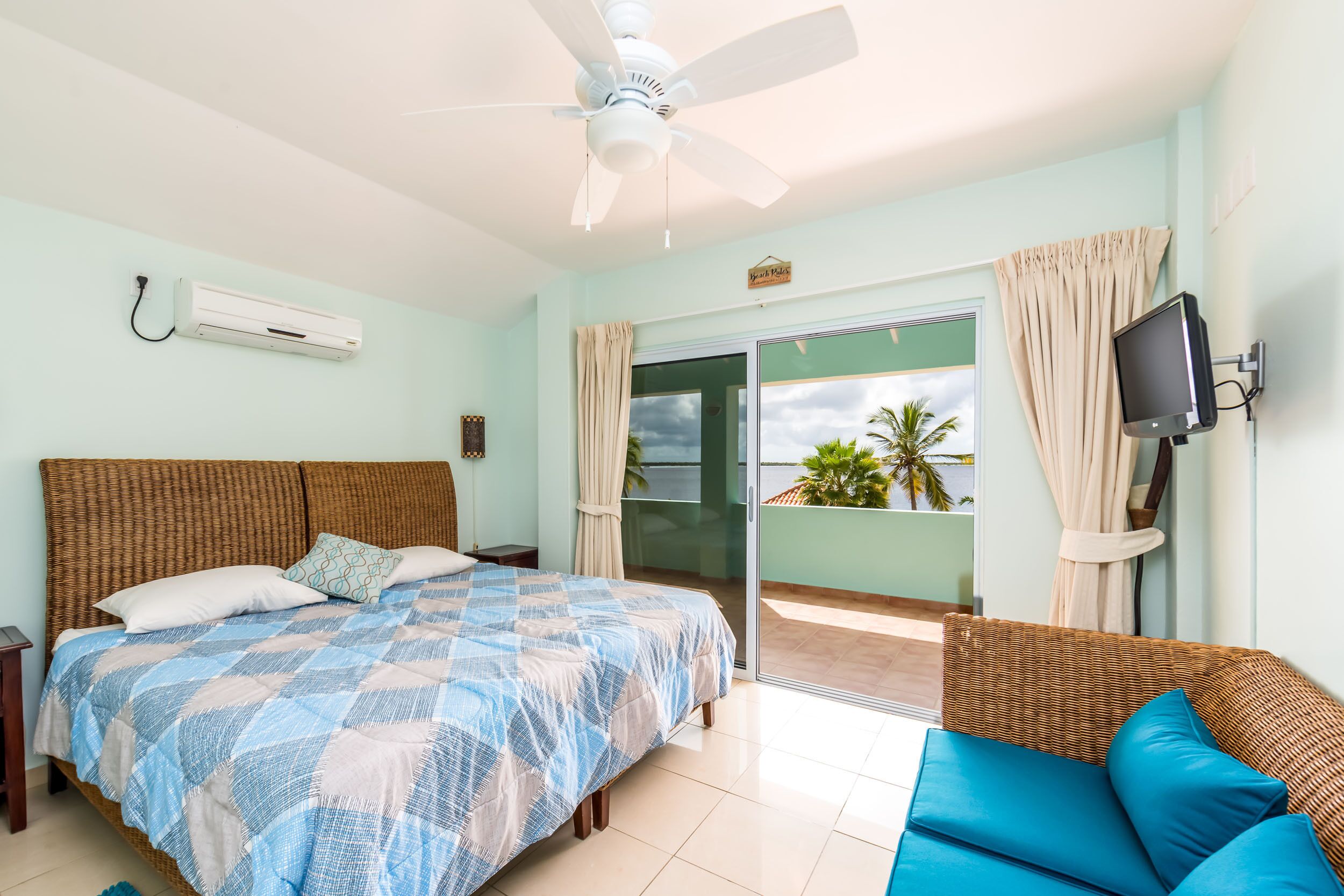 6 bedrooms, in-room safe, iron/ironing board, WiFi