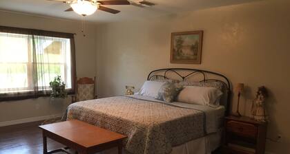 Sleeps up to 12 -Large Belleview Home on 10 Acres- NON Smokers ONLY