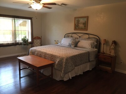 Sleeps up to 12 -Large Belleview Home on 10 Acres- NON Smokers ONLY