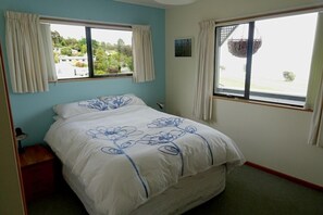 3 habitaciones, escritorio, tabla de planchar con plancha y wifi 