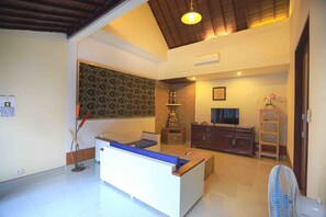 Vila Keluarga | Ruang keluarga | Televisi layar datar 42-inci dengan saluran TV kabel dan TV LED