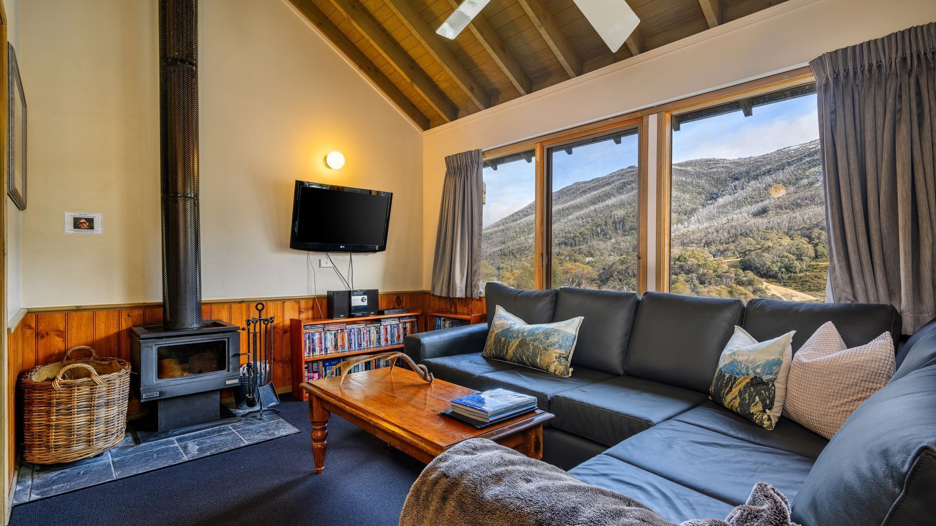 Banjo 5 - Two Bedroom & Loft Townhouse with mountain views