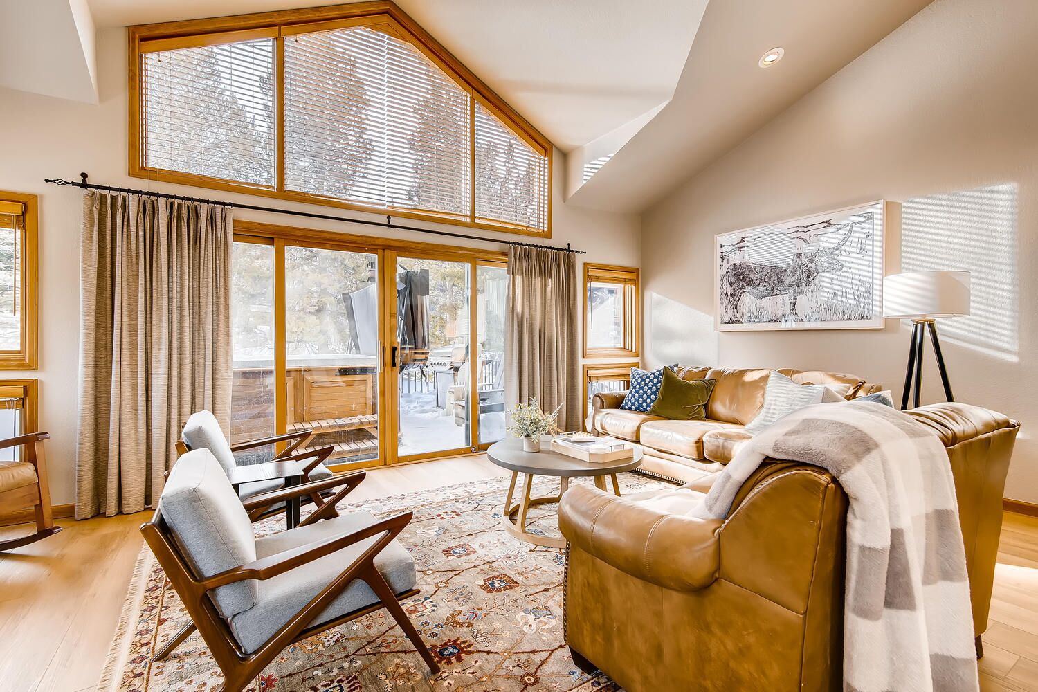 Smart TV, fireplace, DVD player