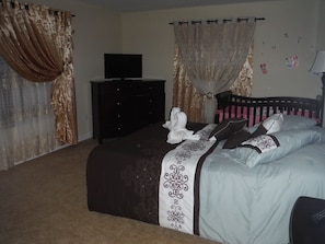 5 bedrooms, iron/ironing board, WiFi, bed sheets - Travel to Disney, and stay like your home! (Kissimmee)