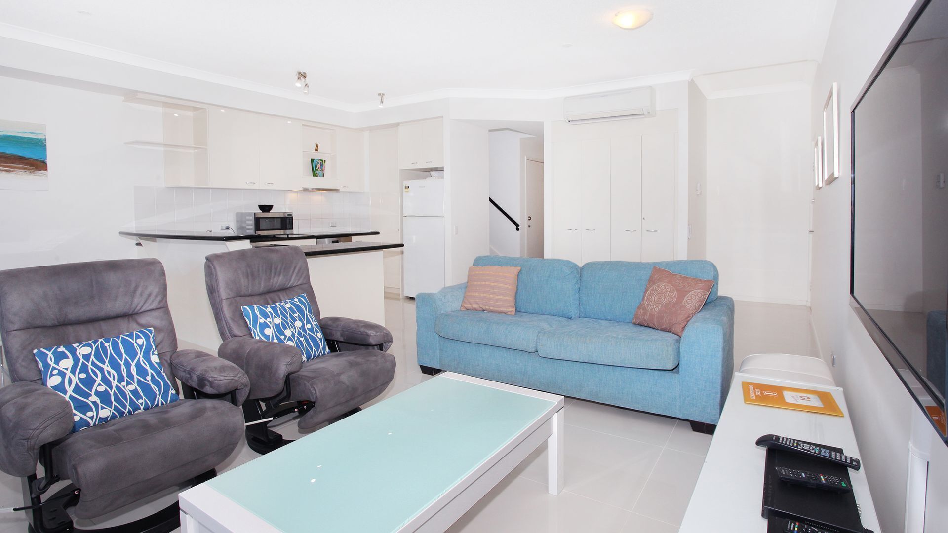 Kirribilli 13 - Two Bedroom Apartment with River View! — image 12