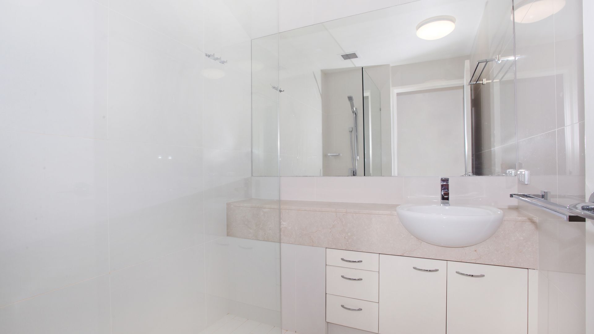 Kirribilli 13 - Two Bedroom Apartment with River View! — image 18