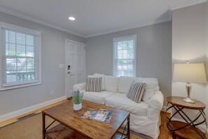 TV - Private Suite in Downtown Simpsonville (Simpsonville)