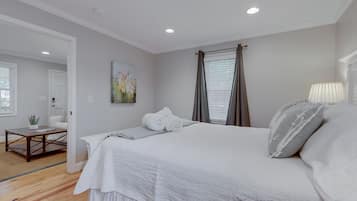 1 habitación, tabla de planchar con plancha, cuna de viaje y wifi