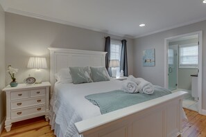 1 dormitori, planxa i posts de planxar, un bressol de viatge i wifi 