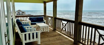 Right On the Beach! Oceanfront, 2 Master Bedrooms, Minutes from Galveston